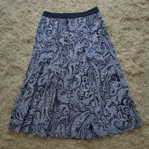 NWOT Trina Turk 100% silk navy & white paisley pleated midi skirt; size 0